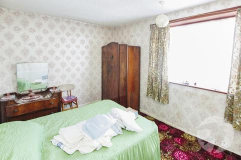 211 Dunkery Road, London, SE9 4HR