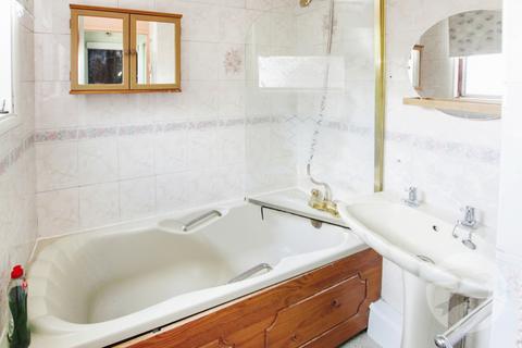 211 Dunkery Road, London, SE9 4HR