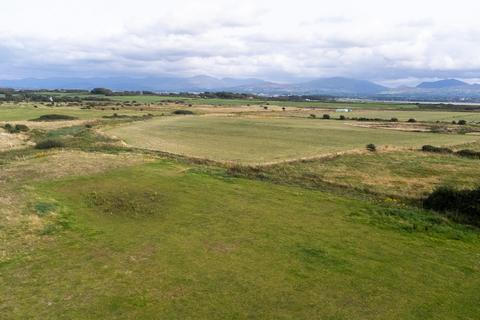 undefined, Newborough, Llanfairpwll, Isle of Anglesey, LL61