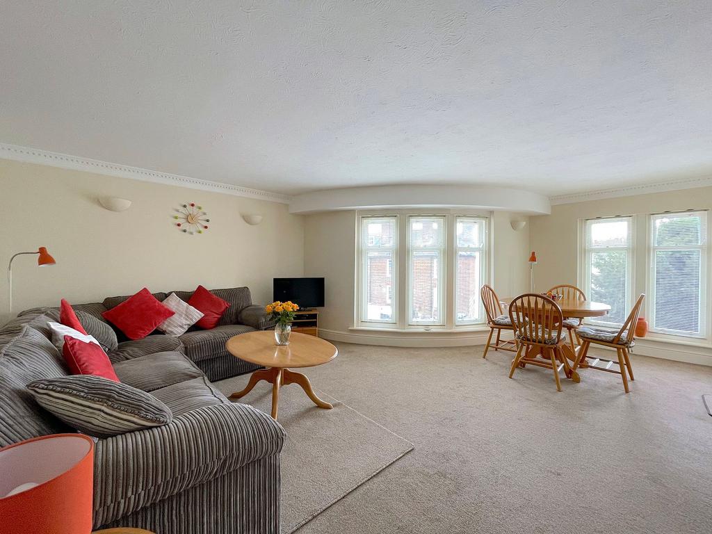 Living Room/Dining Room (1)