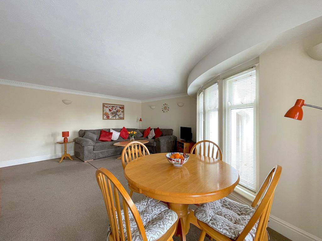 Living Room/Dining Room (3)