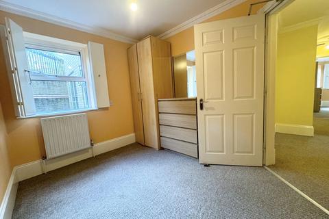 2 bedroom flat to rent, Brenthouse Road, London E9