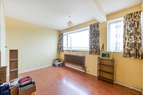 2 bedroom flat for sale, Churchill Gardens, Pimlico, London, SW1V