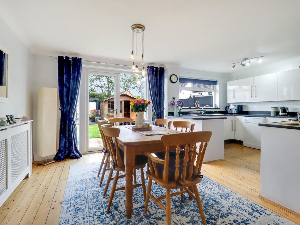 Kitchen Diner-I