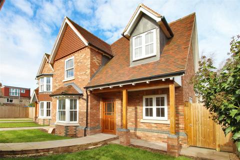 4 bedroom detached house for sale, Dartford Road, Dartford, Kent, DA1