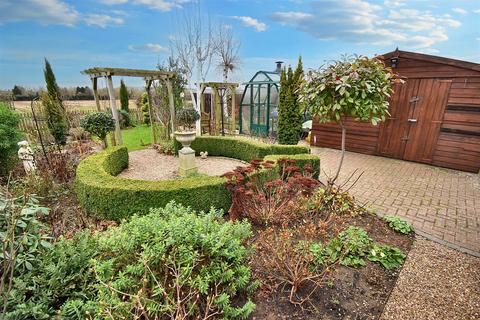 1 bedroom semi-detached bungalow for sale, Berryfield Road, Market Harborough LE16