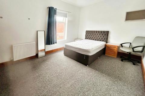 4 bedroom terraced house to rent, Royle Street, Manchester, Greater Manchester, M14