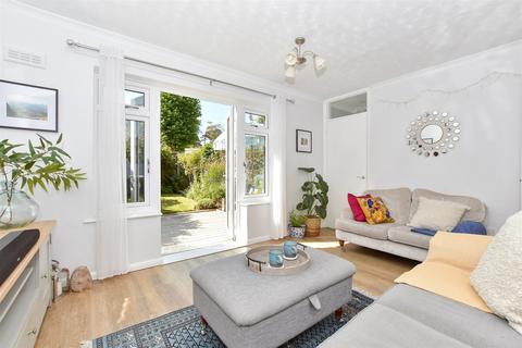 17 Roselands, Walmer, Deal, CT14 7QE