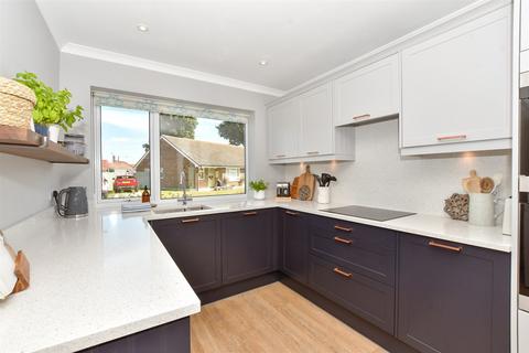 17 Roselands, Walmer, Deal, CT14 7QE
