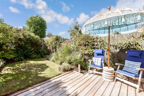 17 Roselands, Walmer, Deal, CT14 7QE