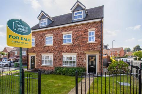 4 bedroom semi-detached house for sale, Novale Way, Wakefield WF1