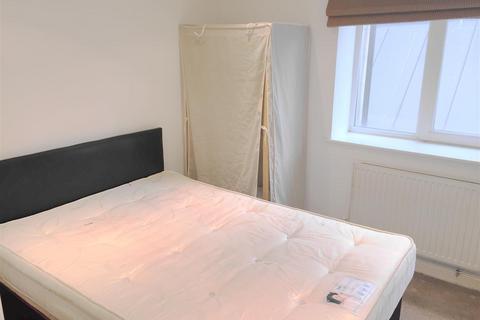 2 bedroom house share to rent, New Briggate, Leeds