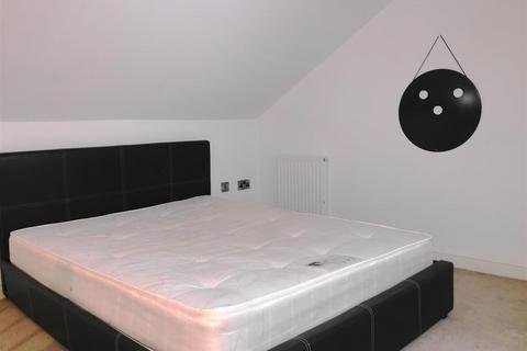 2 bedroom house share to rent, New Briggate, Leeds