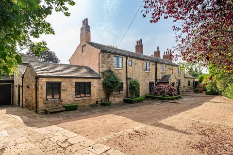 4 bedroom detached house for sale, Calverley Road, Leeds LS26