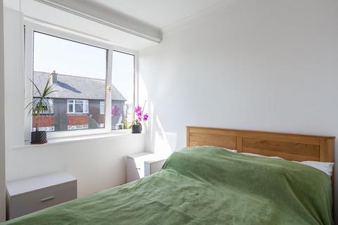 73 Crewe Place, Edinburgh, EH5 2LL