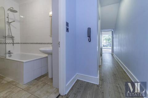 Ground Floor Flat, 14 Ashley Road, London, N19 3AE