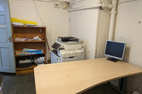 Office to rent, Pond Square, Highgate Village, N6