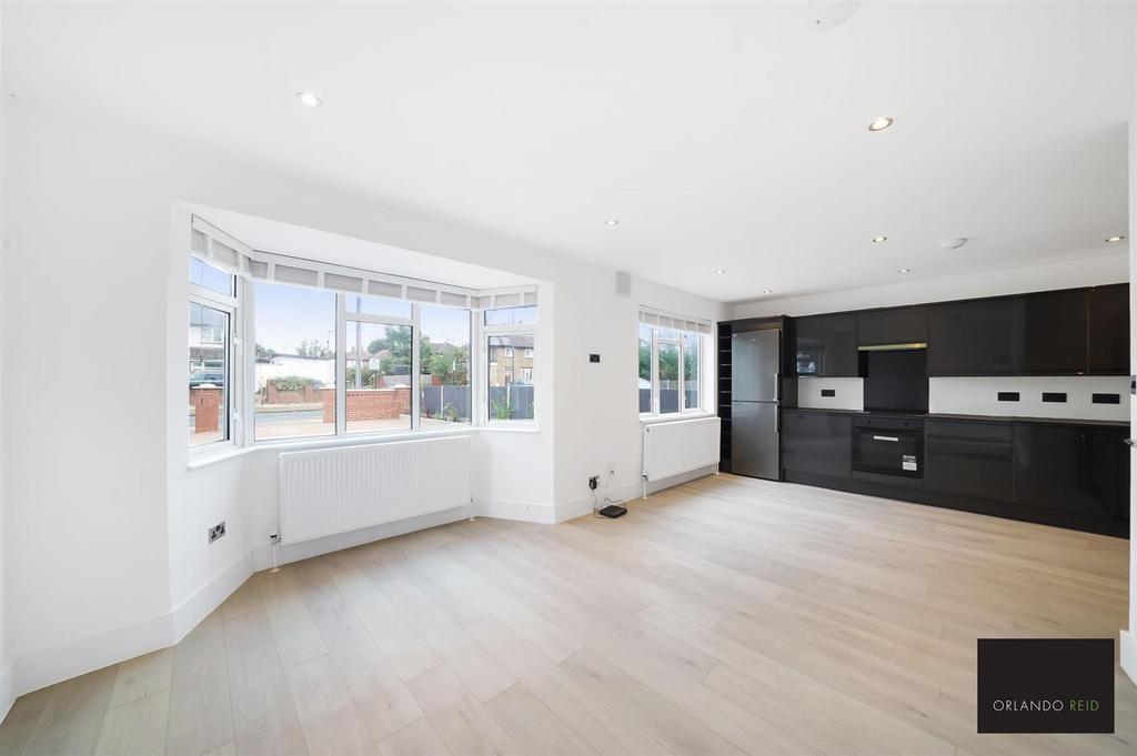 130 Eltham Green Road - hv WGsbsu TM7596 J4 Usy1.jpg