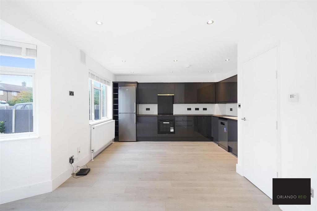 130 Eltham Green Road - Fn AGEvhxgyyw Pm K1ga SC.jpg