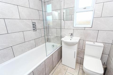 4 bedroom terraced house to rent, Finsbury Road, London N22