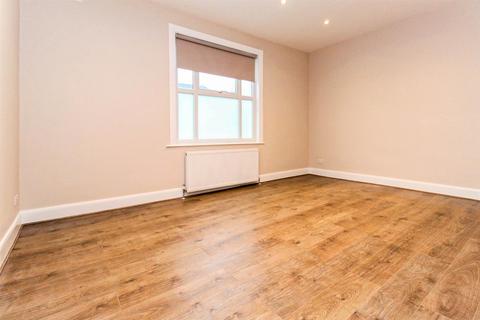 4 bedroom terraced house to rent, Finsbury Road, London N22