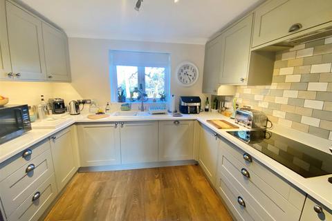 4 bedroom townhouse for sale, Hedingham Close, Macclesfield