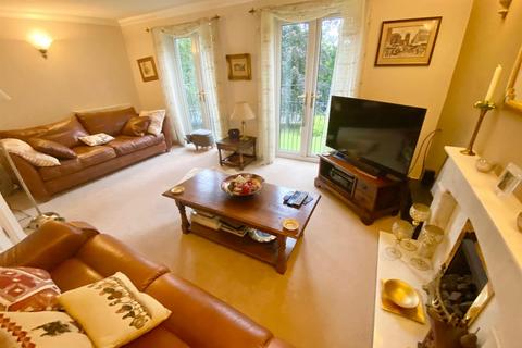 4 bedroom townhouse for sale, Hedingham Close, Macclesfield