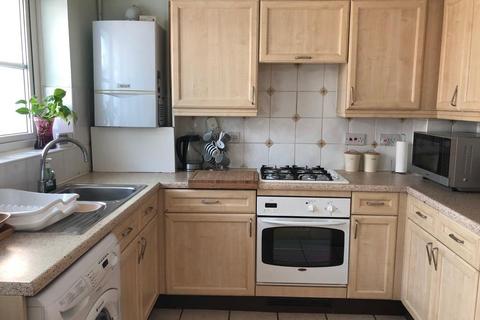 3 bedroom semi-detached house to rent, Brixton Road, Watford WD24