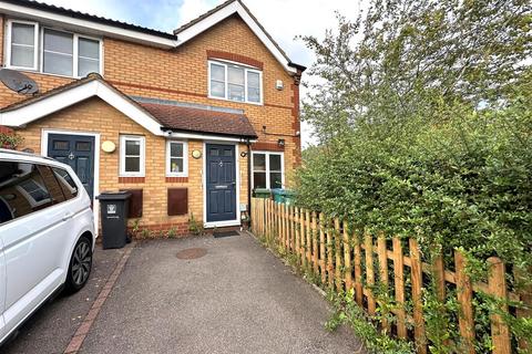 3 bedroom semi-detached house to rent, Brixton Road, Watford WD24