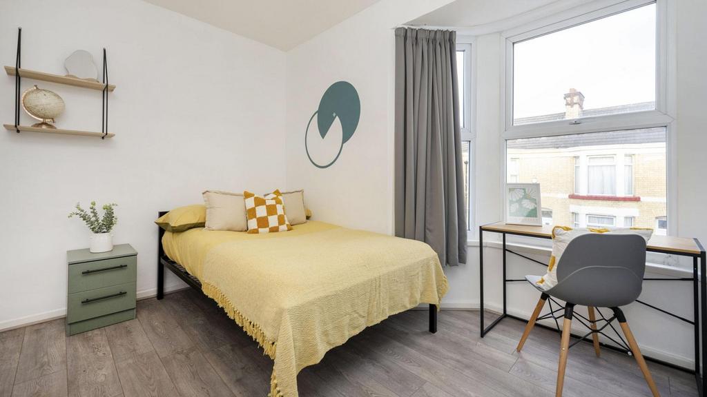 Connaught-road-l7-8rp-966457