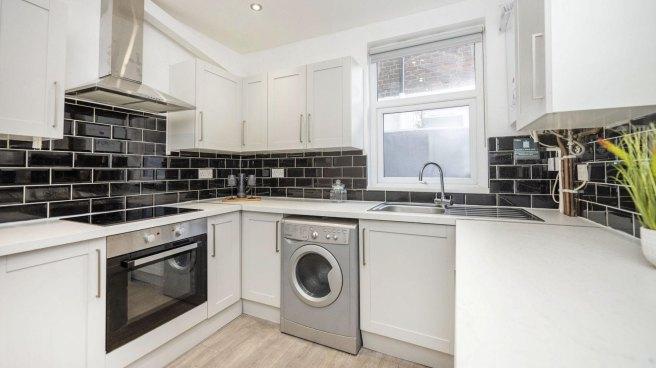 Connaught-road-l7-8rp-966471