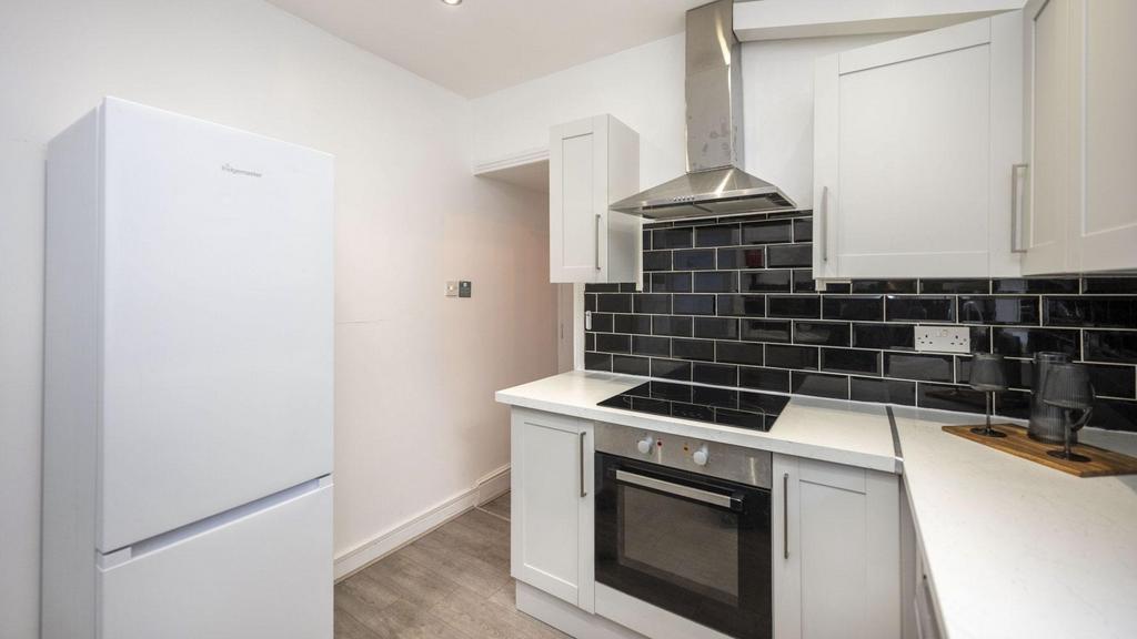 Connaught-road-l7-8rp-966472