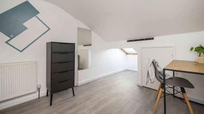 Connaught-road-l7-8rp-966476