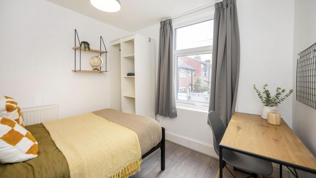 Connaught-road-l7-8rp-966459