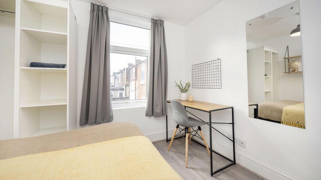 Connaught-road-l7-8rp-966461