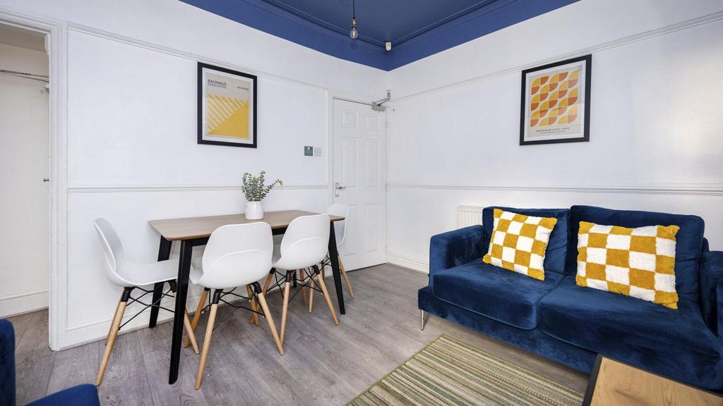 Connaught-road-l7-8rp-966466