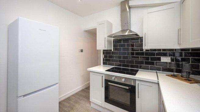 Connaught-road-l7-8rp-966472