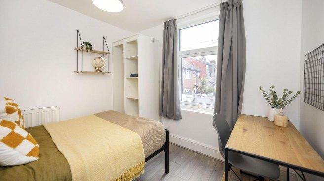 Connaught-road-l7-8rp-966459