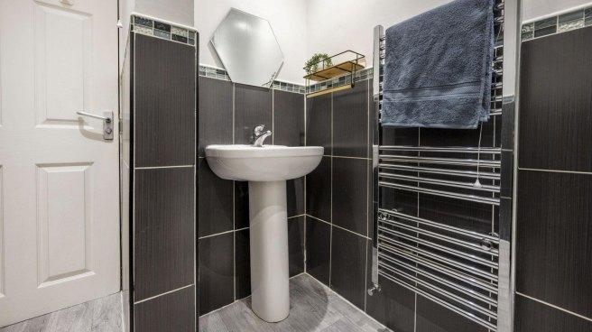 Connaught-road-l7-8rp-966479
