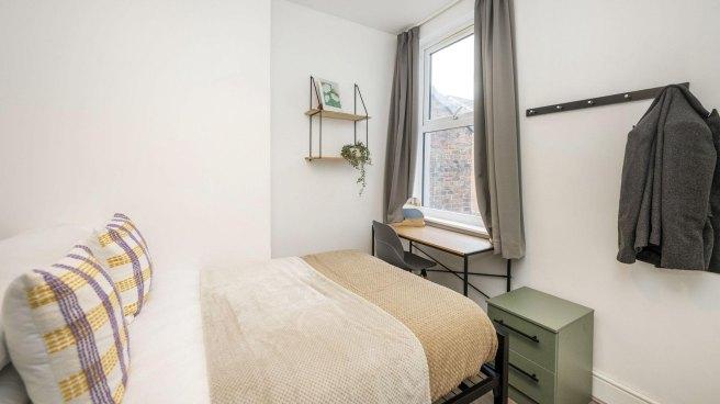 Connaught-road-l7-8rp-966463