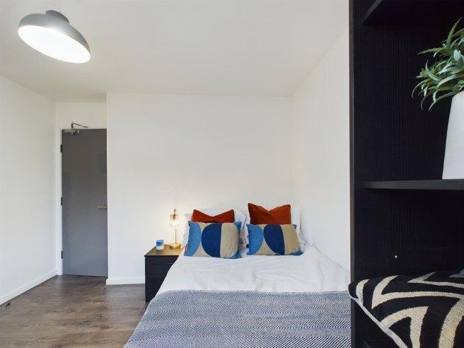 Clint-road-west-l7-5db-966483