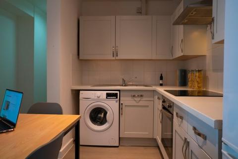 6 bedroom house share to rent, Thesiger Street