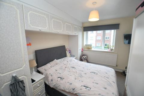 2 bedroom flat for sale, Canterbury Gardens, Squires Court, M5