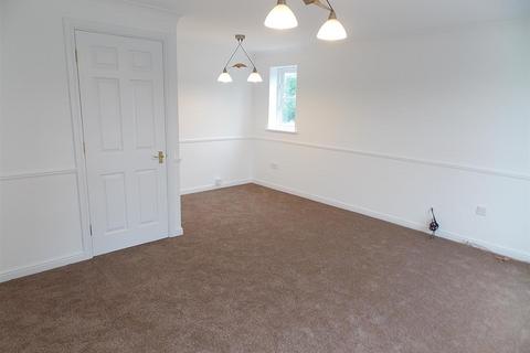 4 bedroom townhouse to rent, Cody Close, Aldershot GU12