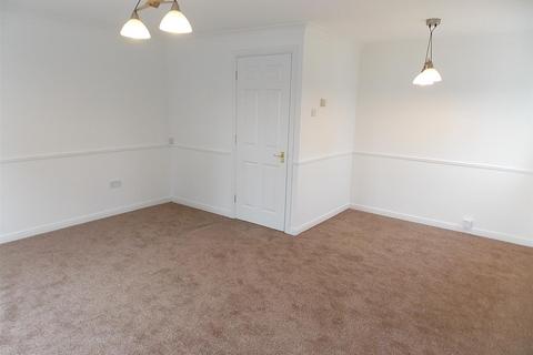 4 bedroom townhouse to rent, Cody Close, Aldershot GU12