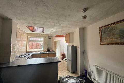 3 bedroom terraced house to rent, Salisbury Road, Smethwick