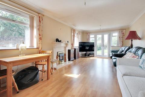 3 bedroom detached house for sale, Rife Way, Worthing BN12