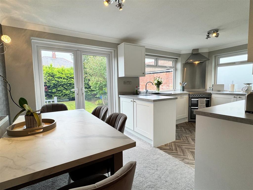 Dining kitchen