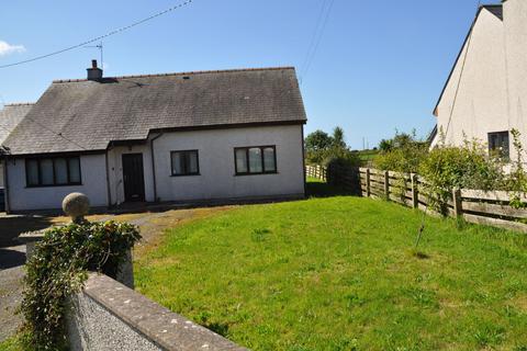 3 bedroom detached bungalow to rent, Glyn Garth, Holyhead, LL65