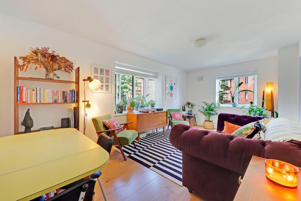 11-e59c JHProp Wpen - 40 Ashurst Close - 31-medium.j